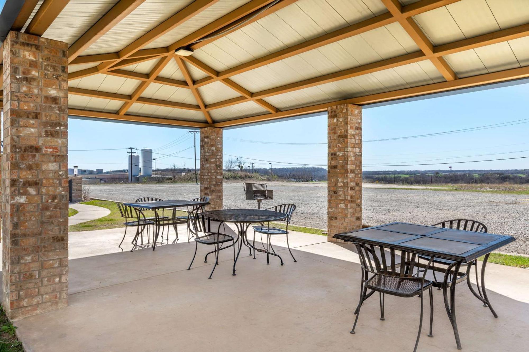 Best Western Club House Inn & Suites Mineral Wells Esterno foto